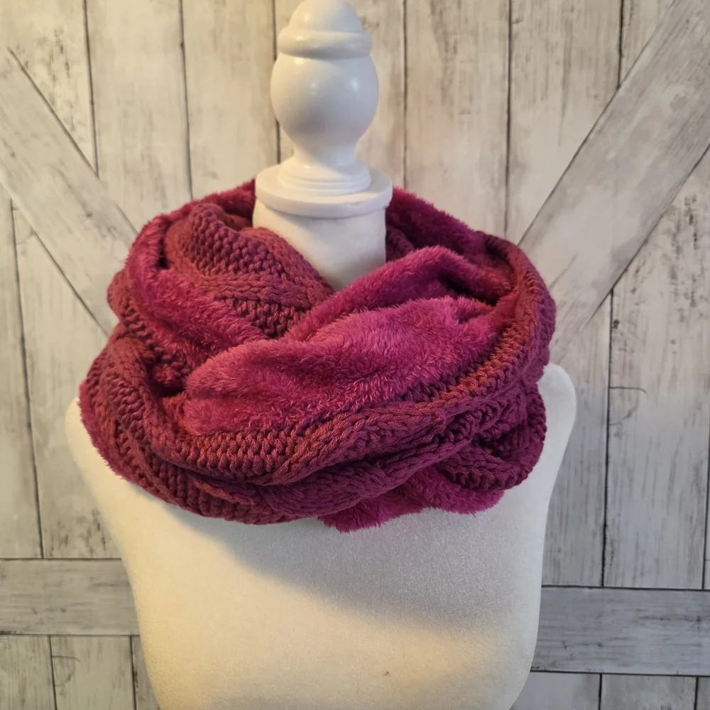 UGG Fuschia Cable Knit Beanie and Scarf Set